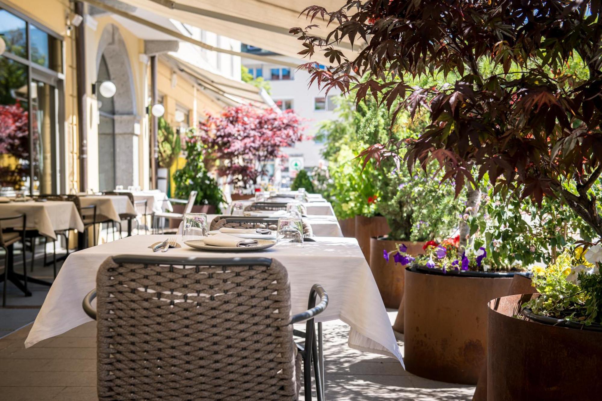 Hotel Post Alpine Cityflair Brunico Exterior photo