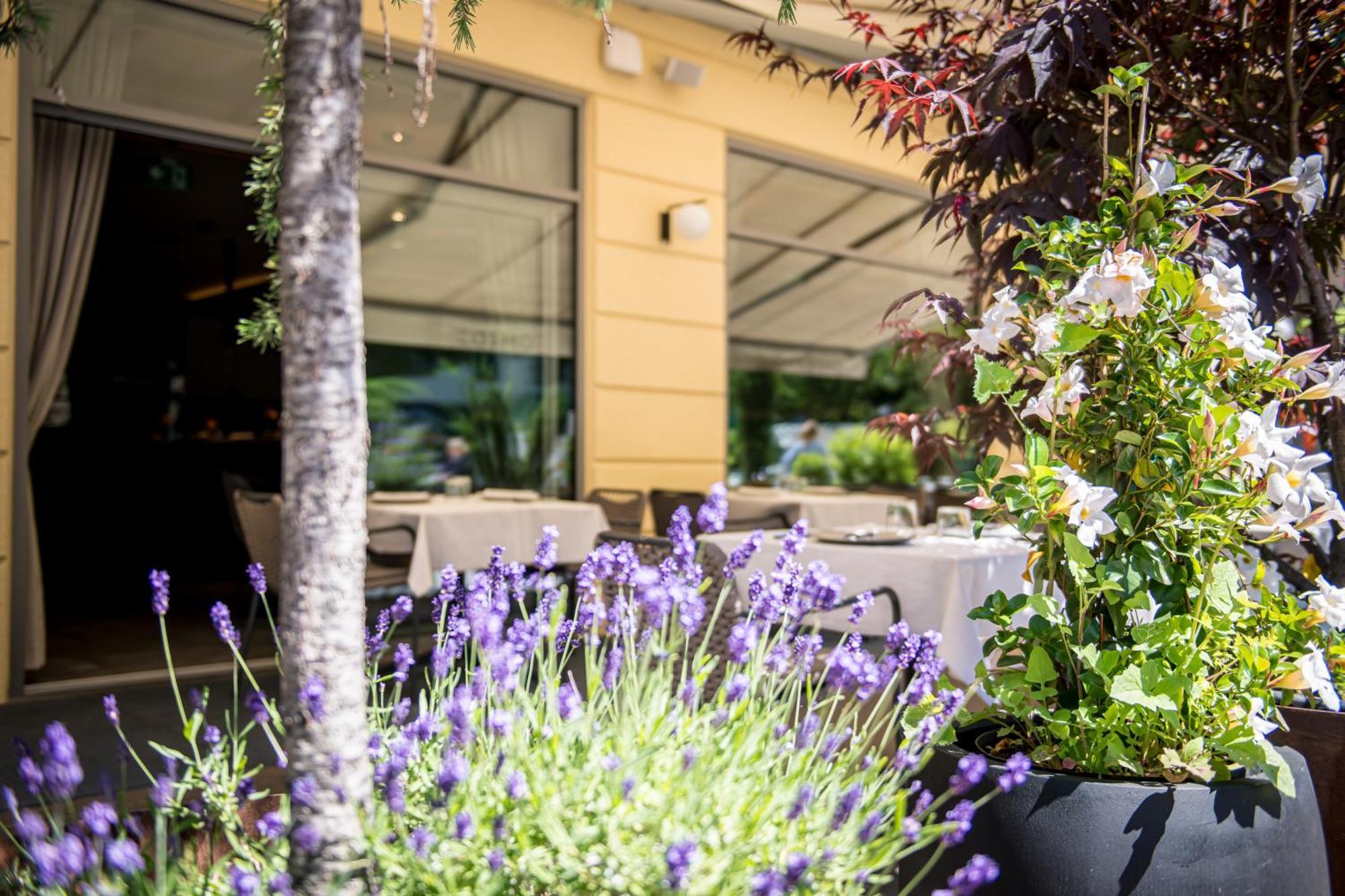 Hotel Post Alpine Cityflair Brunico Exterior photo