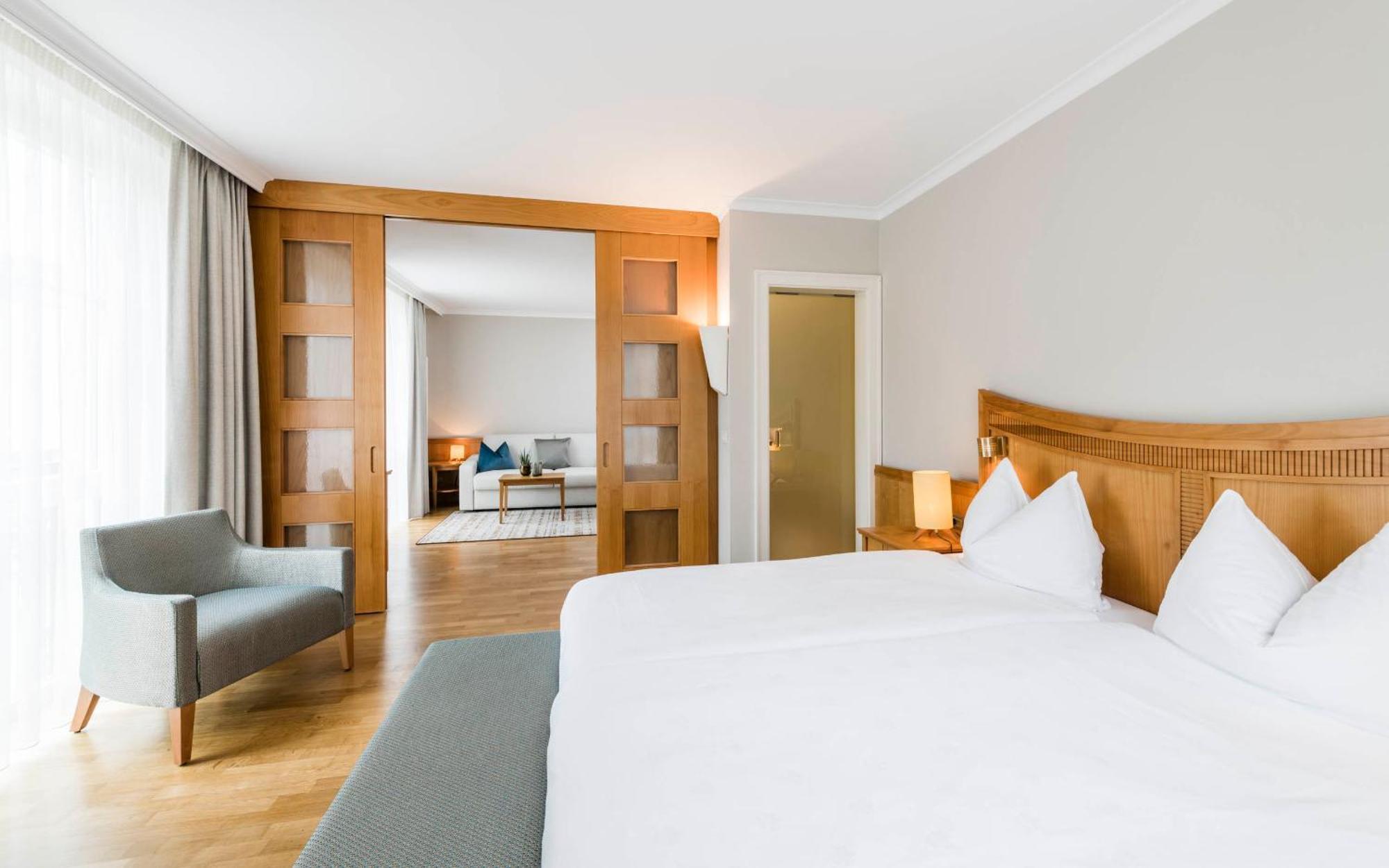 Hotel Post Alpine Cityflair Brunico Exterior photo